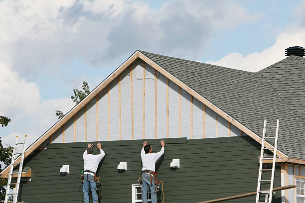 Professional Siding Replacement technician working in Roslyn, NY
